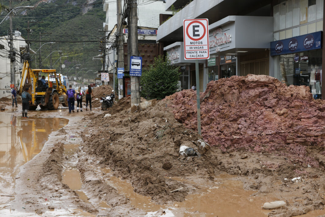 Chuva em Petrópolis (RJ) na semana passada deixa população em situação de emergência (Imagem: Fernando Frazão/Agência Brasil)