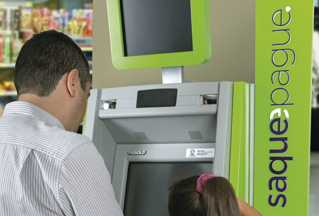 Caixas da rede Saque e Pague permitem fazer depósito de dinheiro em espécie via Pix (Imagem: Tecnoblog)