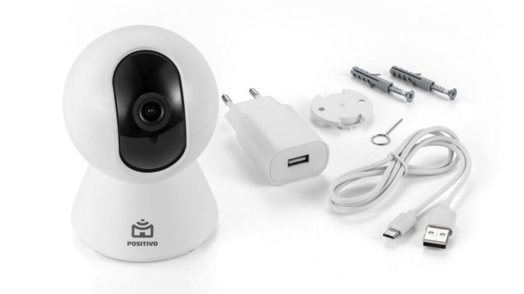 Segunda geração da Smart Câmera 360º Bot Wi-Fi é vendida com suporte para prendê-la na parede (Imagem: Divulgação)