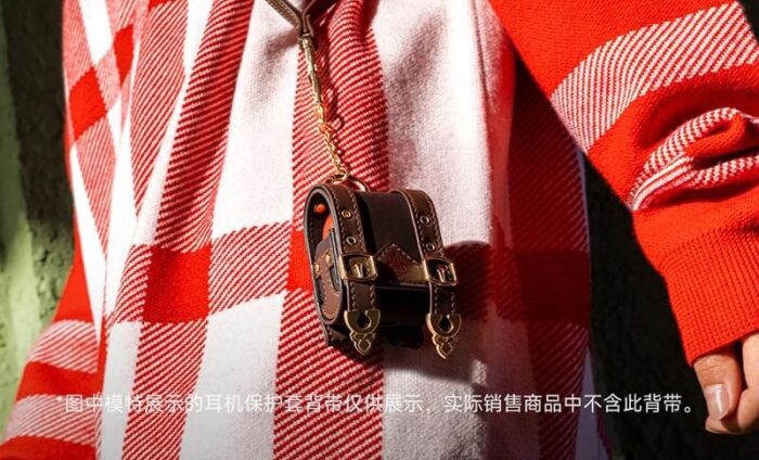 Case dos Redmi AirDots 3 Pro Genshin Impact Edition acompanha uma mini bolsa da Klee (Imagem: Divulgação/ Xiaomi)