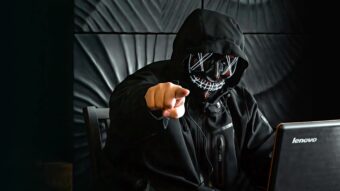 Hackers do ConecteSUS criticam resposta de empresa invadida e reagem com “kkkkk”