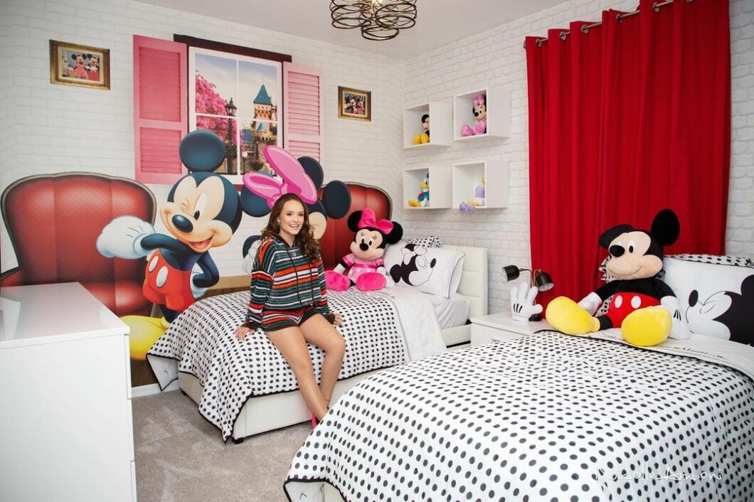Larissa Manoela em sua nova mansão em Orlando, na Flórida 