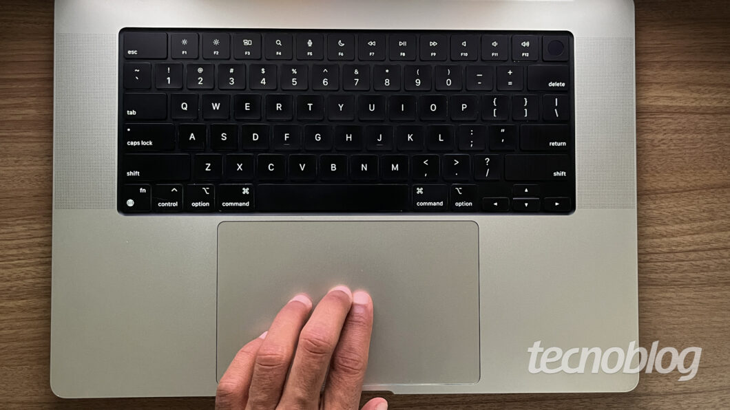 Conheça todos os gestos de trackpad no Mac e saiba como personalizá-los (Imagem: Darlan Helder/Tecnoblog) 