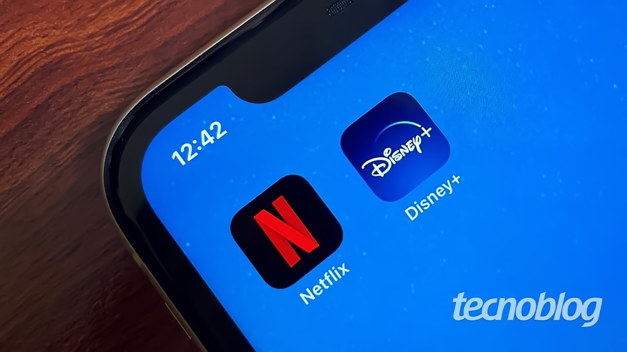 Disney+, Netflix e  flertam nas redes sociais e surpreendem