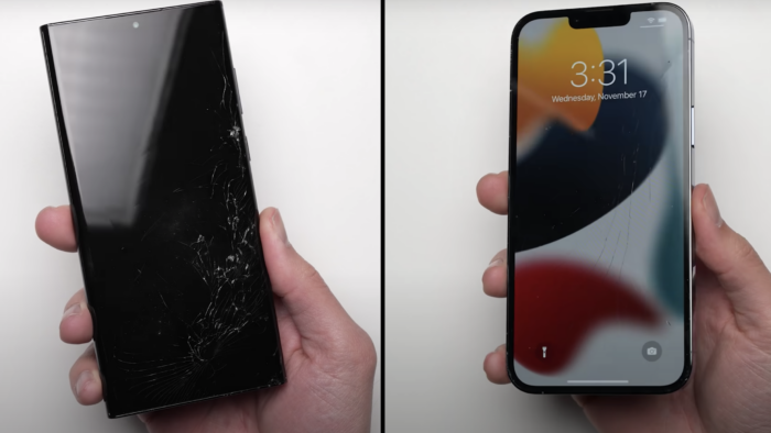 Galaxy S22 Ultra (esquerda) e iPhone 13 Pro Max (direita) passam por teste de quedas (Imagem: PhoneBuff/ YouTube)