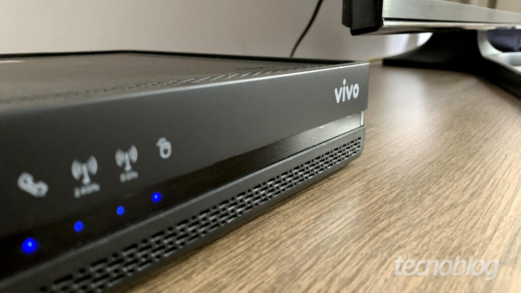 Vivo Fibra - modem - Wi-Fi 2,4 GHz 5 GHz (Imagem: Bruno Gall De Blasi/Tecnoblog)