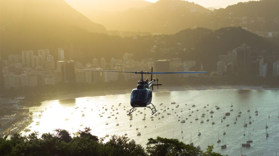 Helicóptero ainda é um meio de transporte de luxo (Imagem: Walter Gaspar/Unsplash)