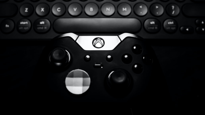 Controle Xbox Elite (Imagem: Unsplash / wu yi)