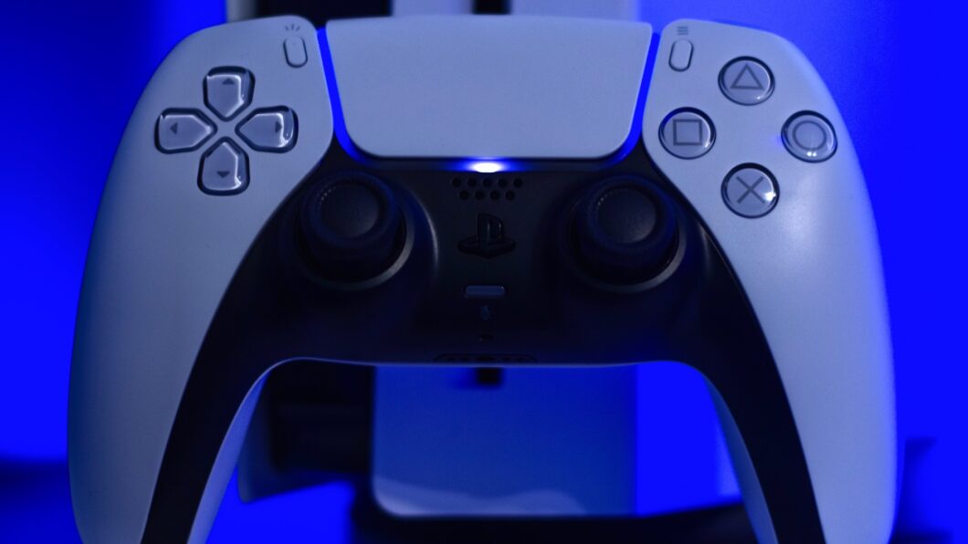 DualSense Edge, novo joystick Pro do PS5, ganha data de lançamento; veja