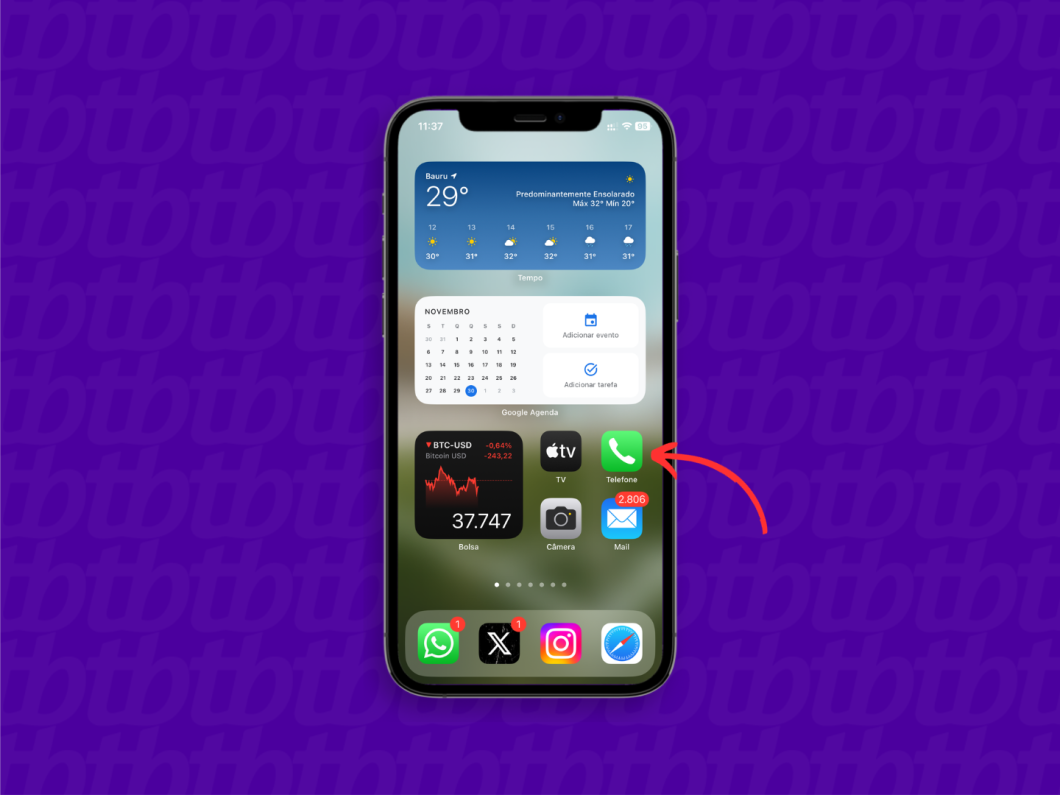 Tela inicial do iPhone com a seta indicando o app do telefone.