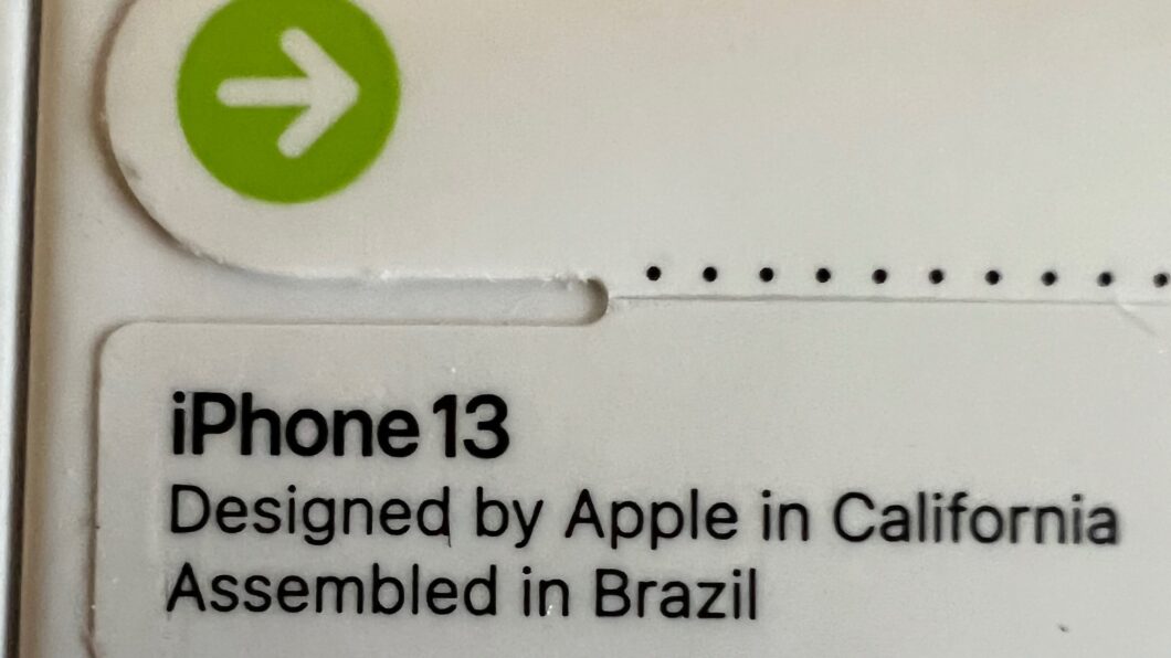 Embalagem indica que celular foi fabricado no Brasil (Imagem: Reprodução/João Menicucci/Twitter)
