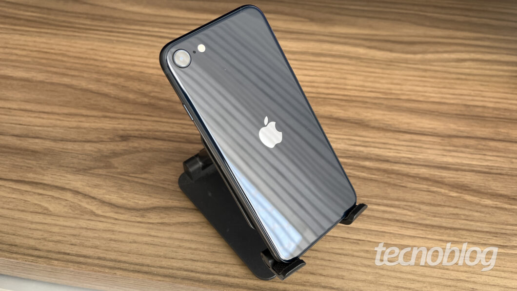 Apple iPhone SE (2022) só tem uma câmera de 12 megapixels (Imagem: Darlan Helder/Tecnoblog)