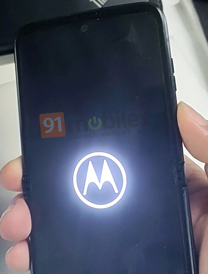 Motorola pode aposentar notch do seu próximo celular dobrável (Imagem: Reprodução/91mobiles)