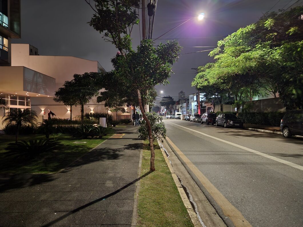 Foto tirada com a câmera principal + modo Noite do Samsung Galaxy S22 (Imagem: Darlan Helder/Tecnoblog)