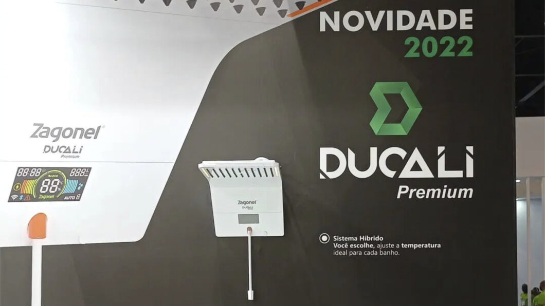 Chuveiro elétrico smart da Zagonel é apresentado durante a FEICON 2022 (Imagem: Reprodução/Facebook)