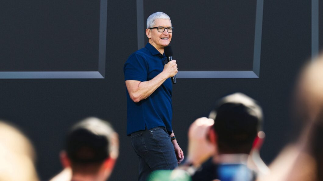 Tim Cook presented the entry-level MacBook Pro with Apple M2 at WWDC 2022 (Image: Handout / Apple)