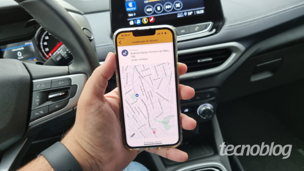 Localização do veículo em tempo real via app 
