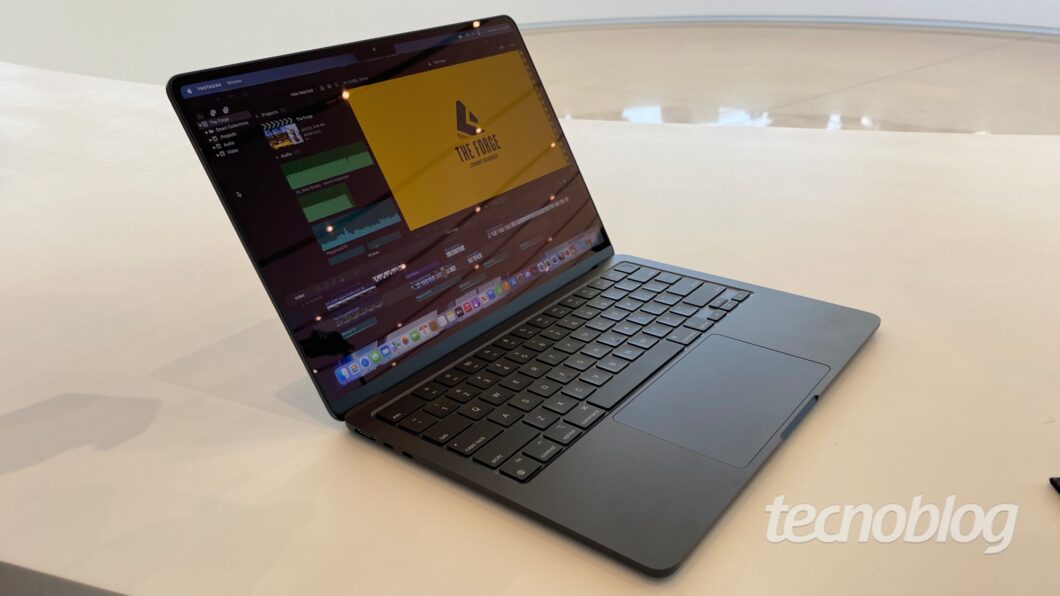MacBook Air de 2022 possui ficha técnica com Apple M2 e ganha novo visual (Imagem: Felipe Ventura / Tecnoblog)