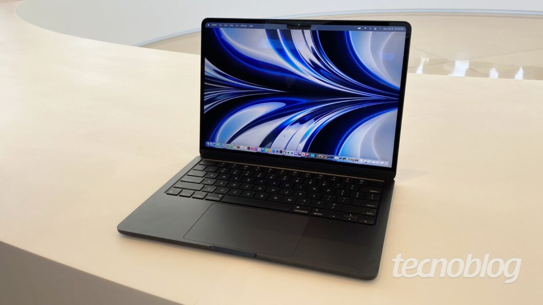 Depois do novo MacBook Air de 13,6 polegadas, Apple já pensa em um modelo com tela maior (Imagem: Felipe Ventura / Tecnoblog)