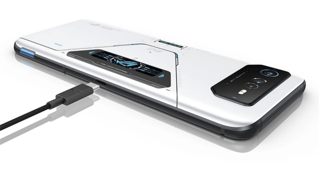 Asus ROG Phone 6 Pro conta com porta USB-C na lateral (Imagem: Divulgação)