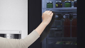 LG lança nova linha de geladeiras smart Side by Side com luz UV