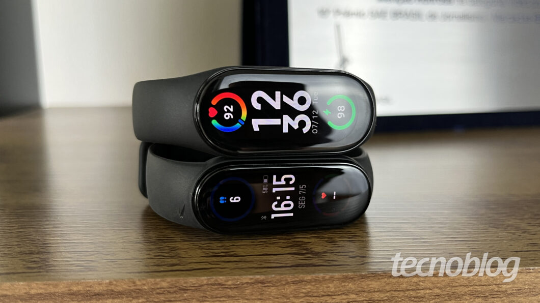 Xiaomi Mi Band 7 e Mi Band 6 (Imagem: Darlan Helder/Tecnoblog)