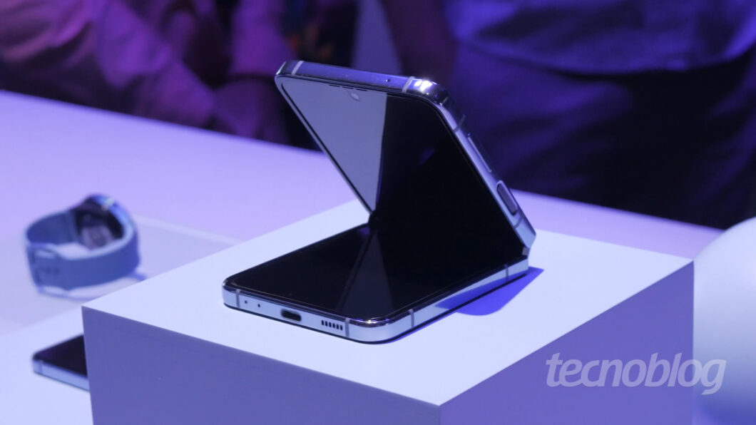 Samsung Galaxy Z Flip 4 (Imagem: Paulo Higa/Tecnoblog)
