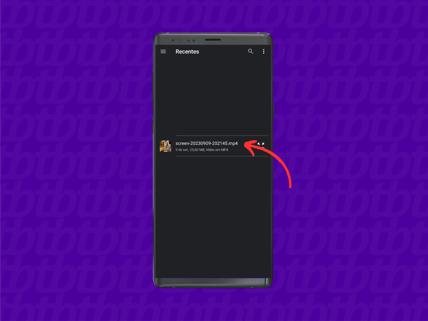 Mockup de celular Android com print de tela de uma conversa de WhatsApp. Uma seta indica o local onde se encontra o vídeo que queremos enviar pelo WhatsApp.