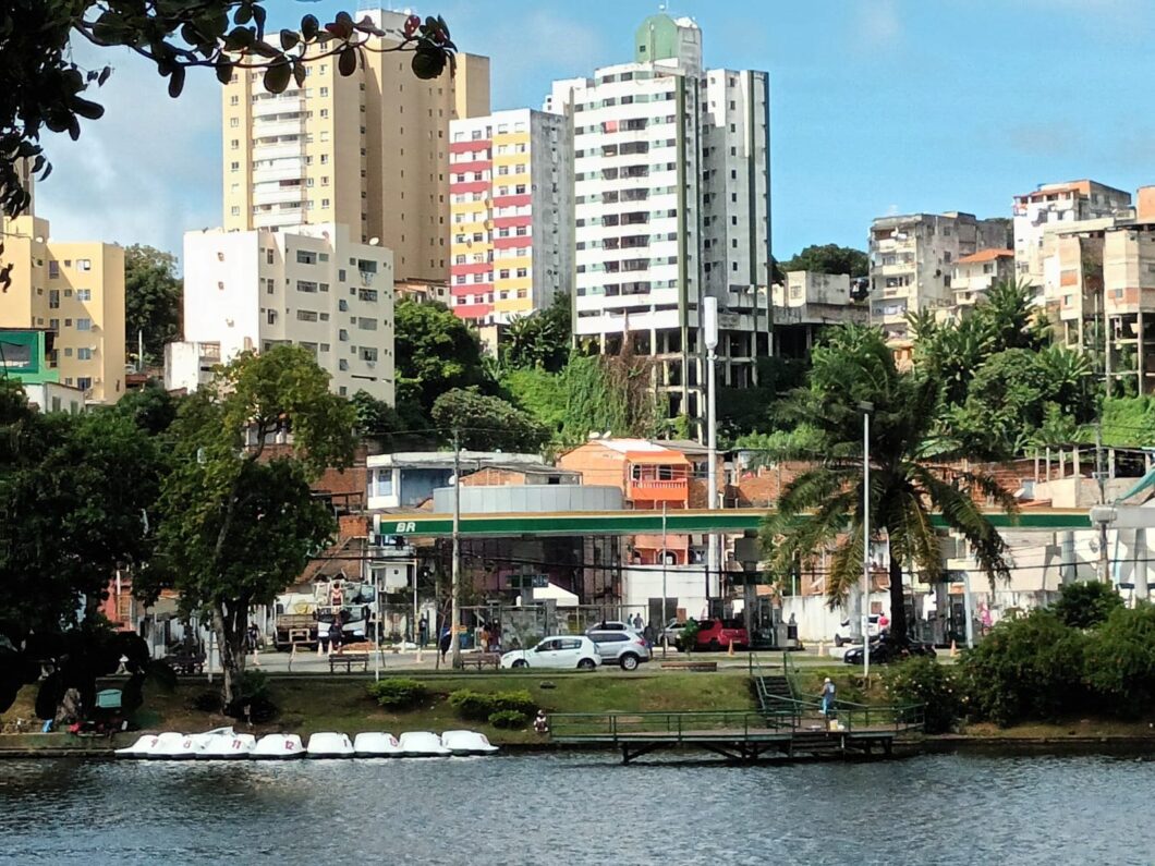 Antena de fibra de carbono integrada à paisagem urbana de Salvador (BA) 