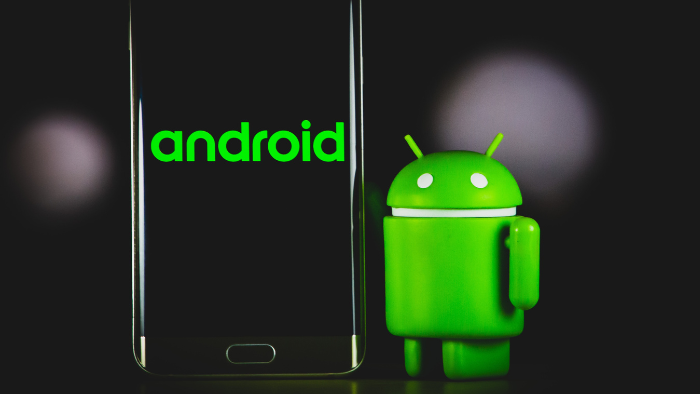 celular com texto android e o mascote do sistema operacional