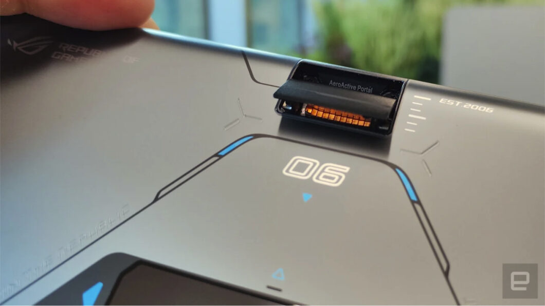 Celular gamer da Asus tem orif cio na traseira para encaixar ventoinha    Tecnoblog - 1