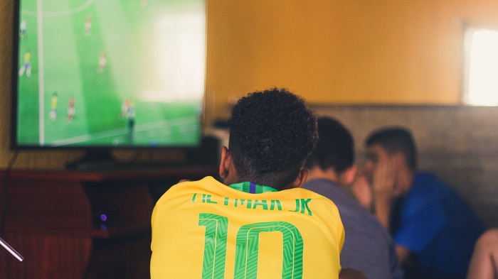 How to watch the 2022 World Cup on streaming and on TV / Photo by Gustavo Ferreira on Unsplash