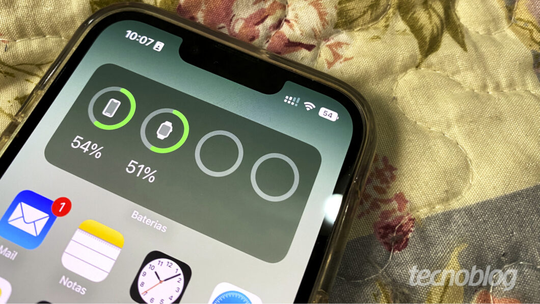 iOS 16 percentage battery indicator carried to more iPhones (Image: Bruno Gall De Blasi/APK Games)