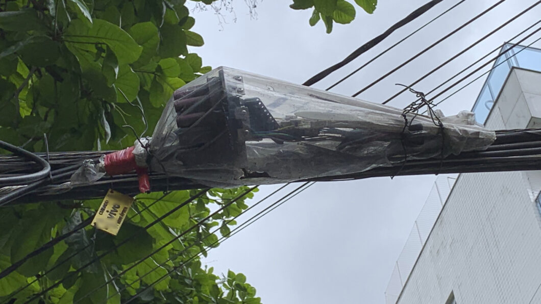 Fiber optic cable is protected by plastic bag on RJ pole (Image: Bruno Gall De Blasi/APK Games)