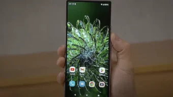 Motorola entra na moda e apresenta conceito de celular com tela enrolável
