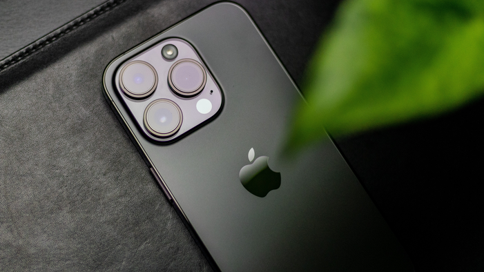 iPhone 14 Pro (Imagem: Unsplash / Omar Al-Ghosson)