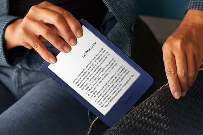 Kindle de 11ª geração na cor azul (imagem: divulgação/Amazon)