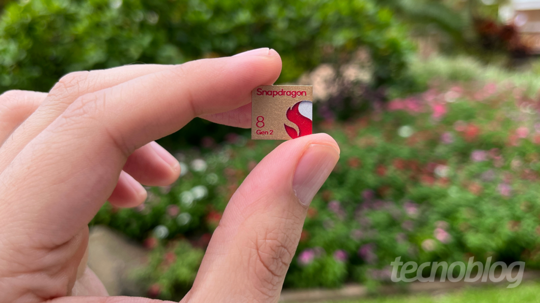 Qualcomm Snapdragon 8 Gen 2, um chip Arm de 64 bits (imagem: Giovanni Santa Rosa/Tecnoblog)