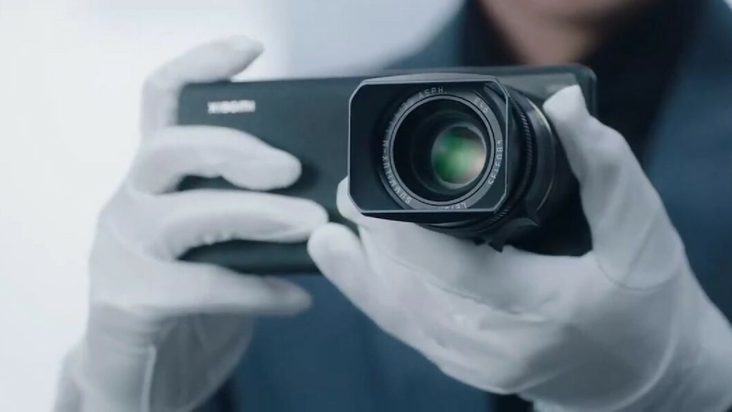 Conceito transforma Xiaomi 12S Ultra em câmera com lente intercambiável da Leica (Imagem: Reprodução/Weibo)