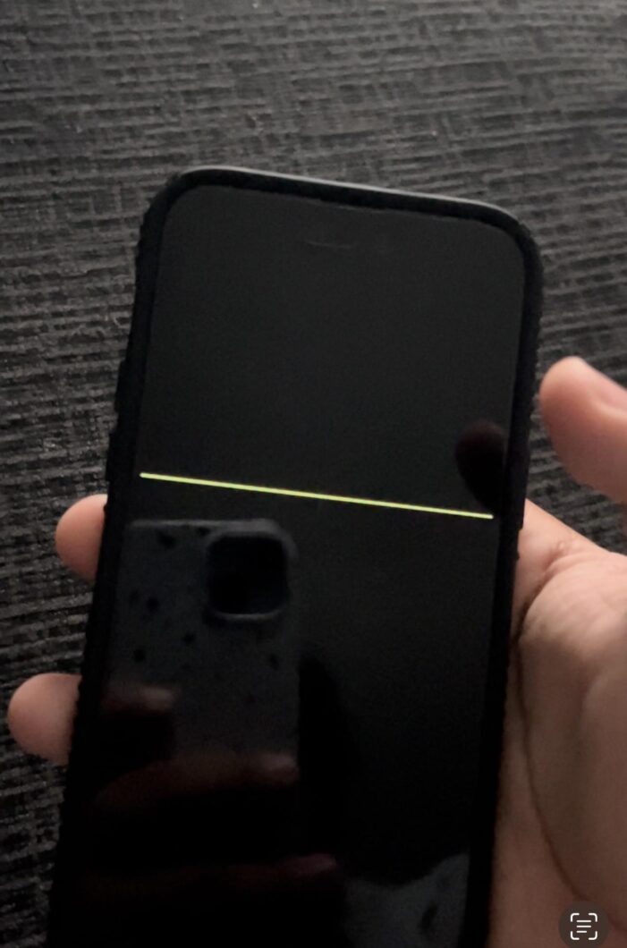 iPhone 14 Pro exibe linhas coloridas na horizontal (Imagem: Reprodução/Reddit)