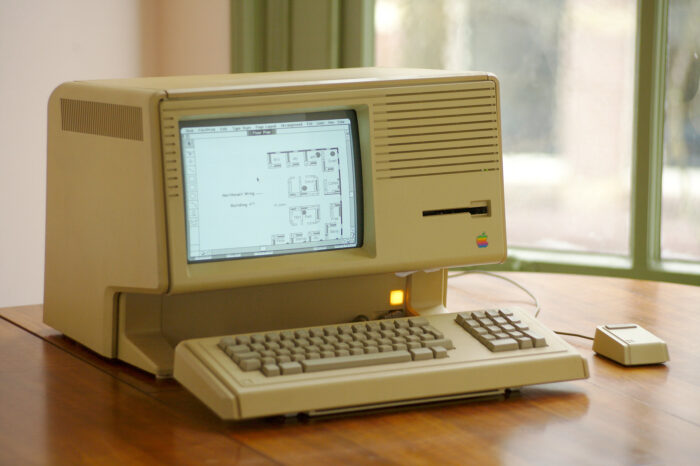 Apple chegou a lançar o Lisa II, em 1984, que também não vingou (imagem: Flickr/Simon Claessen)