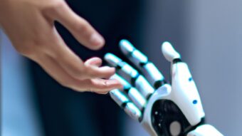 IA auxiliada por humanos foi mais eficiente que modelo “autônomo” em estudo do MIT