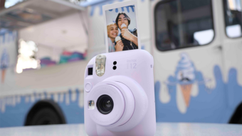 Instax Mini 12 tem flash mais preciso e ganha app para digitalizar fotos