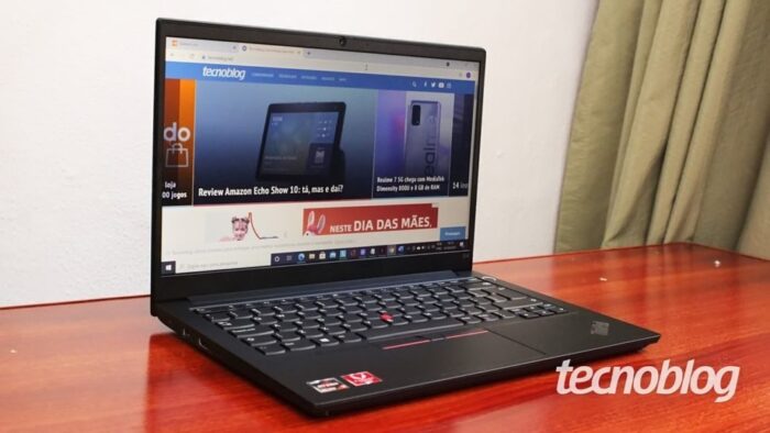 Notebook Lenovo ThinkPad com tela TN LCD (imagem: Emerson Alecrim/Tecnoblog)
