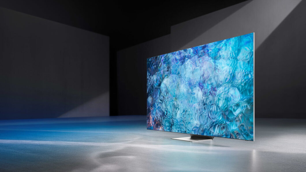 TV QLED da Samsung, empresa que trabalha no desenvolvimento das telas de nanobastões quânticos (Imagem: Divulgação/Samsung)