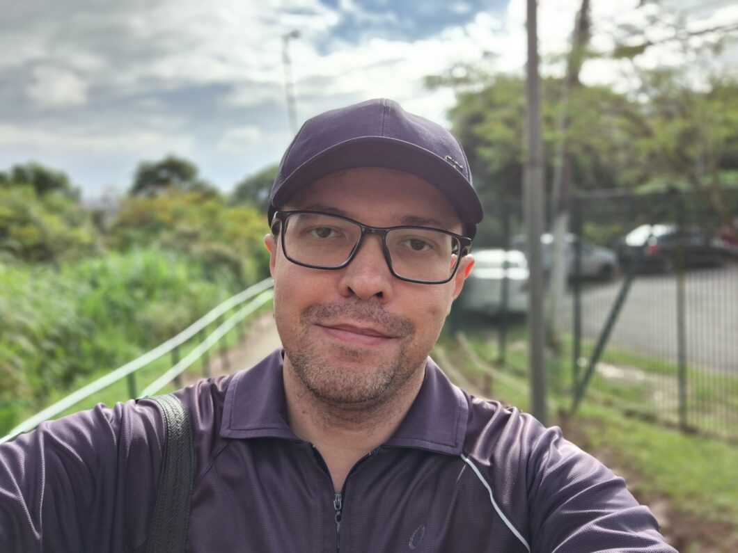 Selfie com modo retrato no Galaxy A54 (imagem: Emerson Alecrim/Tecnoblog)