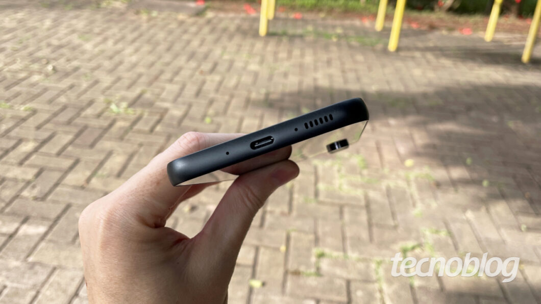 Porta USB-C e saída de áudio (imagem: Emerson Alecrim/Tecnoblog)