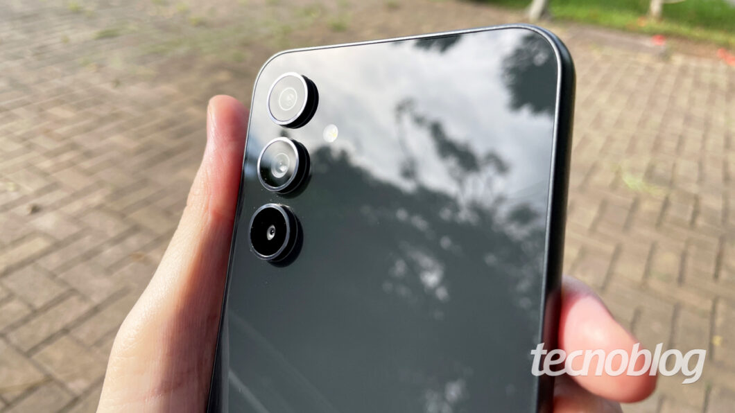 Módulo traseiro de câmeras do Galaxy A54 (imagem: Emerson Alecrim/Tecnoblog)