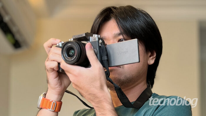 Câmera mirrorless Panasonic Lumix G (imagem: Paulo Higa/Tecnoblog)