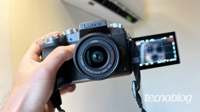 Câmera mirrorless Panasonic Lumix G (imagem: Paulo Higa/Tecnoblog)